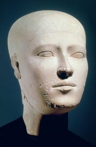 公元前200年（石灰岩）的吉萨墓地坟墓头像
